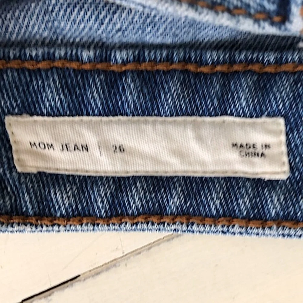 PacSun Rose Embroidered Bermuda Raw Hem Denim Mom Shorts Size 26 - Picture 4 of 8